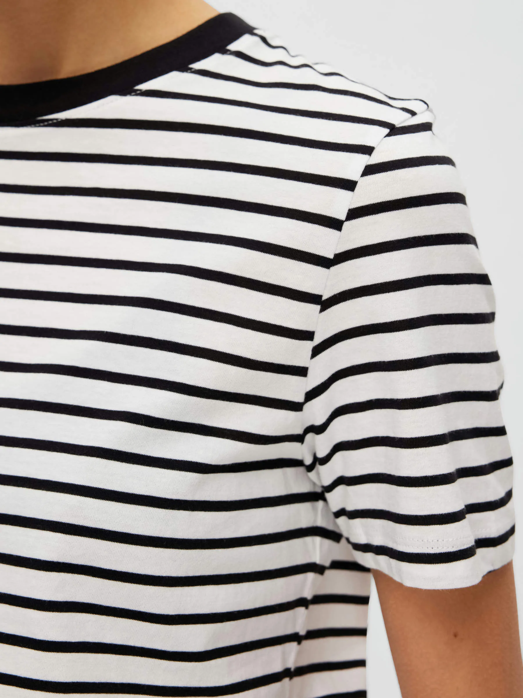 GESTREIFTES T-SHIRT