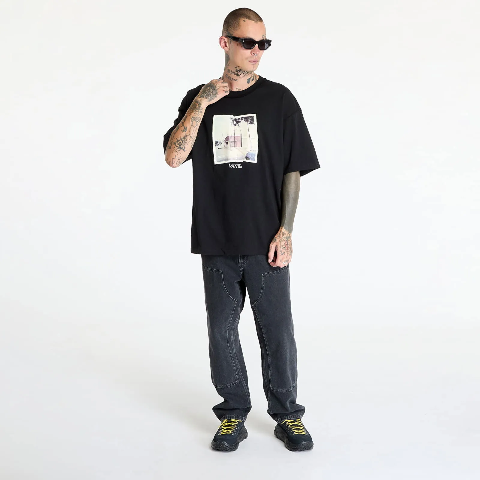 T-shirt Vans Premium Broadway Short Sleeve T-shirt (black) Men Black, Size L VN000HQ8BLK